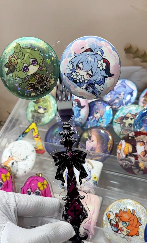 Gothic-Style Fork(Display your badges and pins)